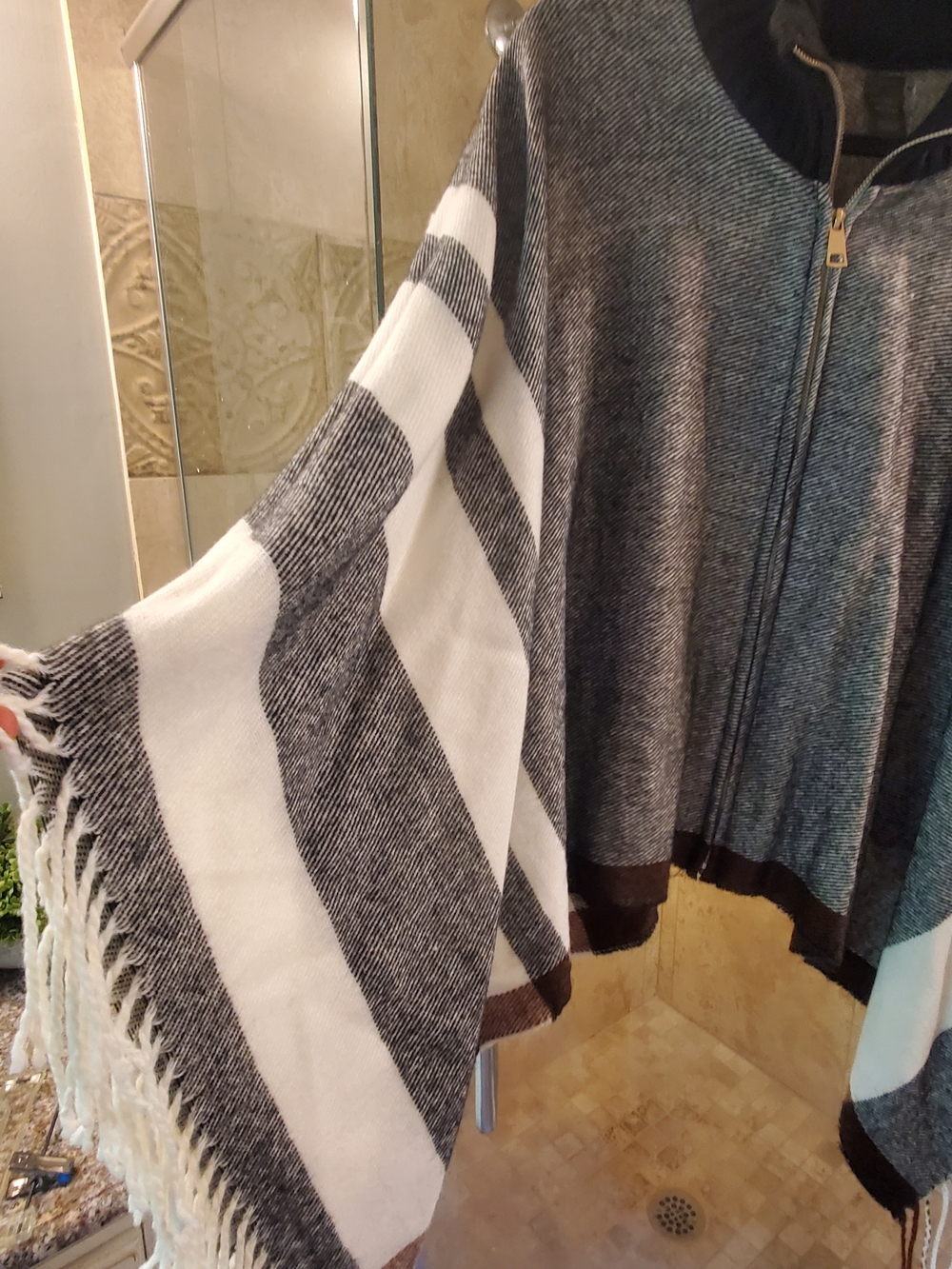 Mixit Gray and White Zip-Front Fringe Poncho One Size - Picture 3 of 6